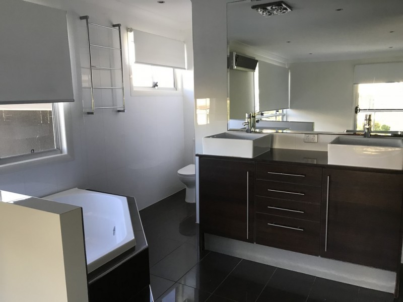 6014B Vista Drive, Benowa QLD 4217