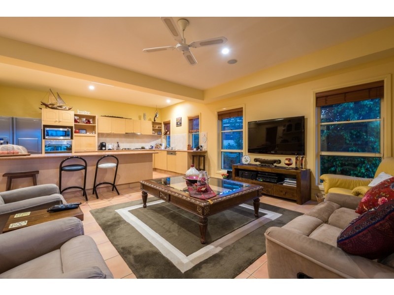 12 Wallaby Place, Sorrento QLD 4217