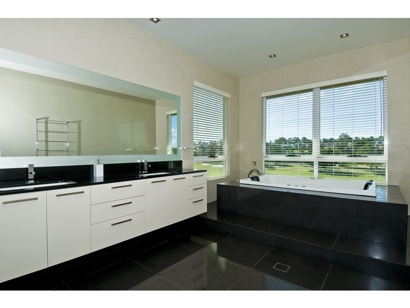 3012 Northview Parade, Benowa QLD 4217