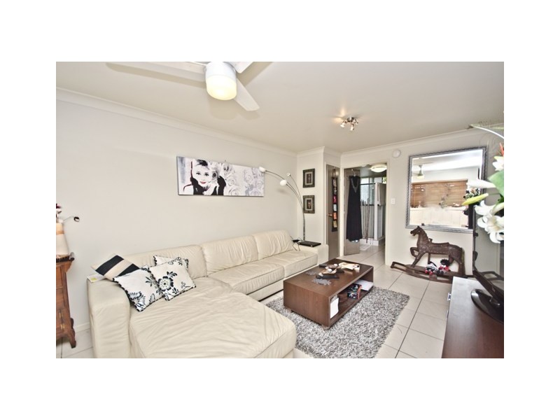 8 Raymond Avenue, Bundall QLD 4217