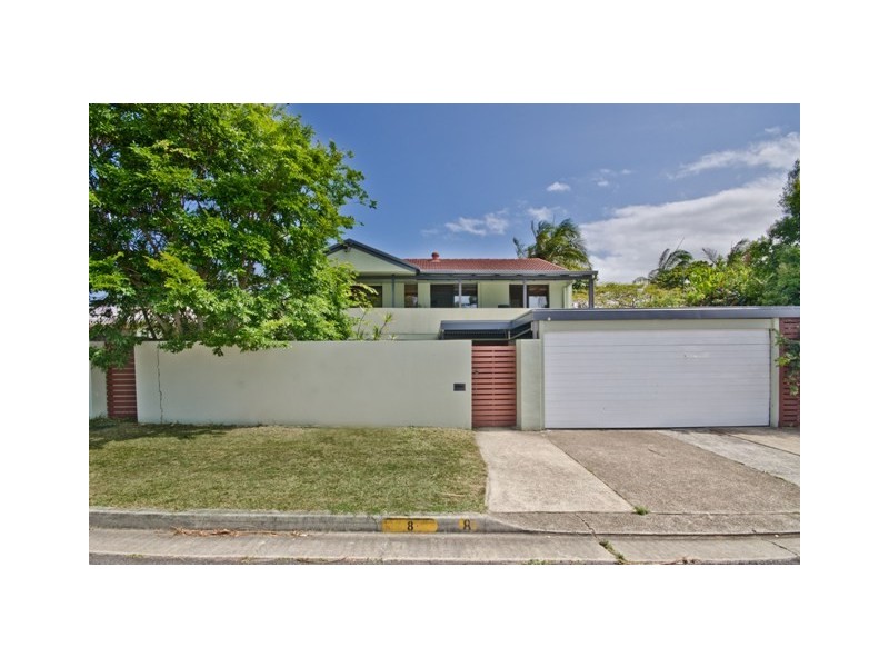 8 Raymond Avenue, Bundall QLD 4217