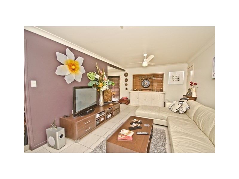 8 Raymond Avenue, Bundall QLD 4217