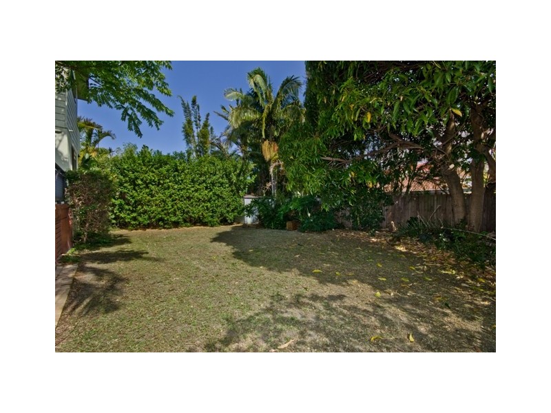 8 Raymond Avenue, Bundall QLD 4217
