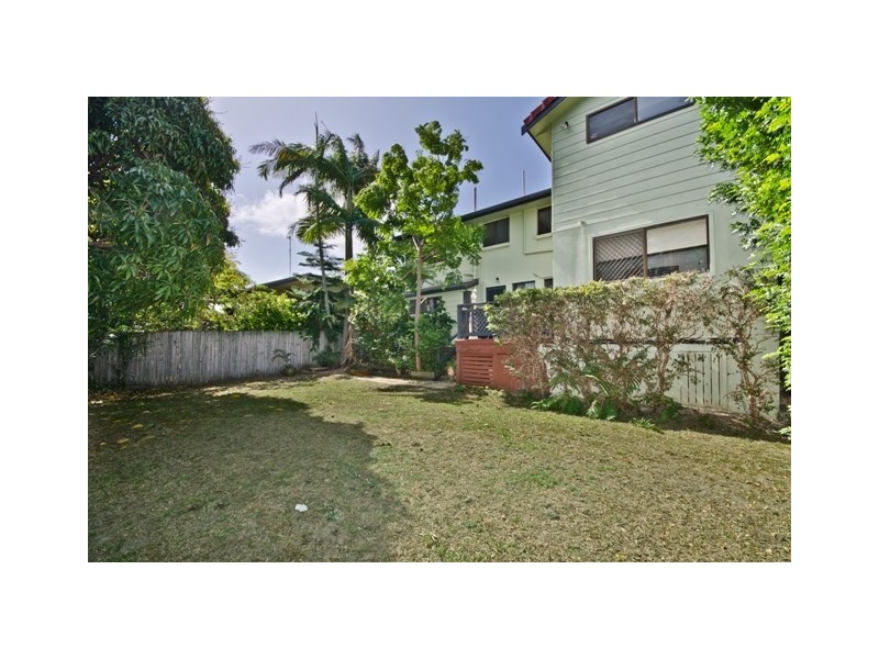 8 Raymond Avenue, Bundall QLD 4217