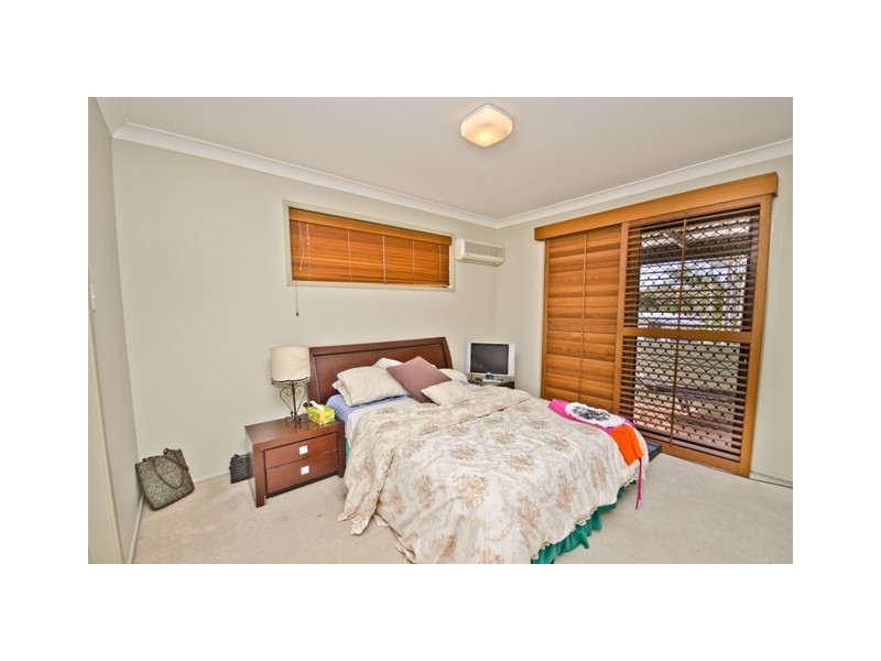 8 Raymond Avenue, Bundall QLD 4217