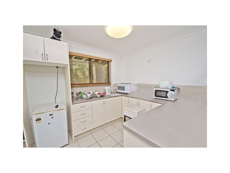 8 Raymond Avenue, Bundall QLD 4217