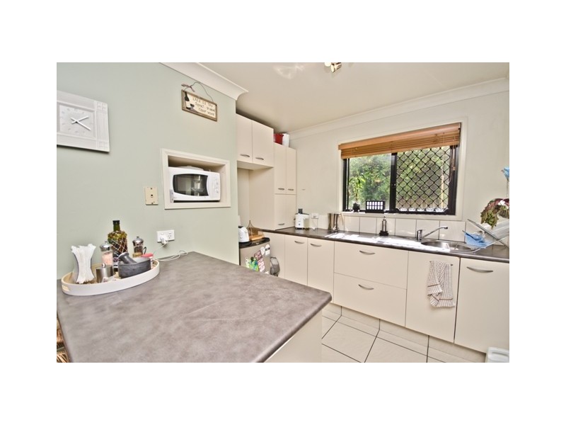 8 Raymond Avenue, Bundall QLD 4217