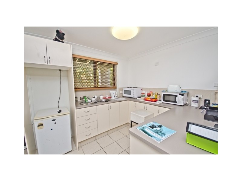 8 Raymond Avenue, Bundall QLD 4217