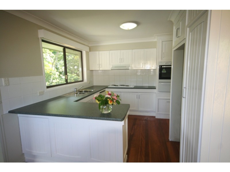 8 Raymond Avenue, Bundall QLD 4217