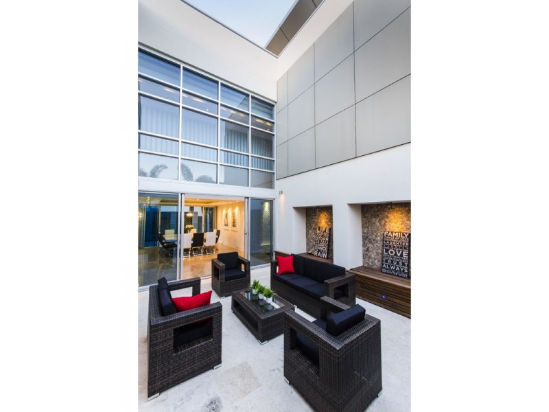 95 Gibraltar Drive, Isle Of Capri QLD 4217