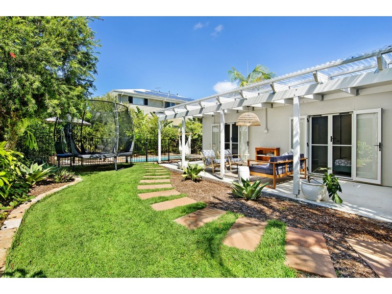 6 Karina Crescent, Broadbeach Waters QLD 4218