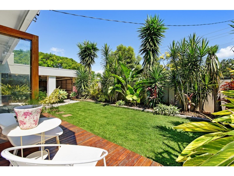 6 Karina Crescent, Broadbeach Waters QLD 4218