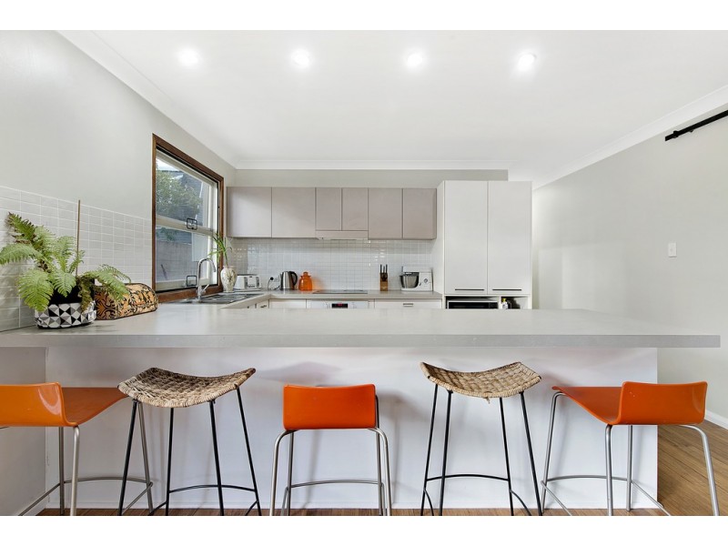 6 Karina Crescent, Broadbeach Waters QLD 4218