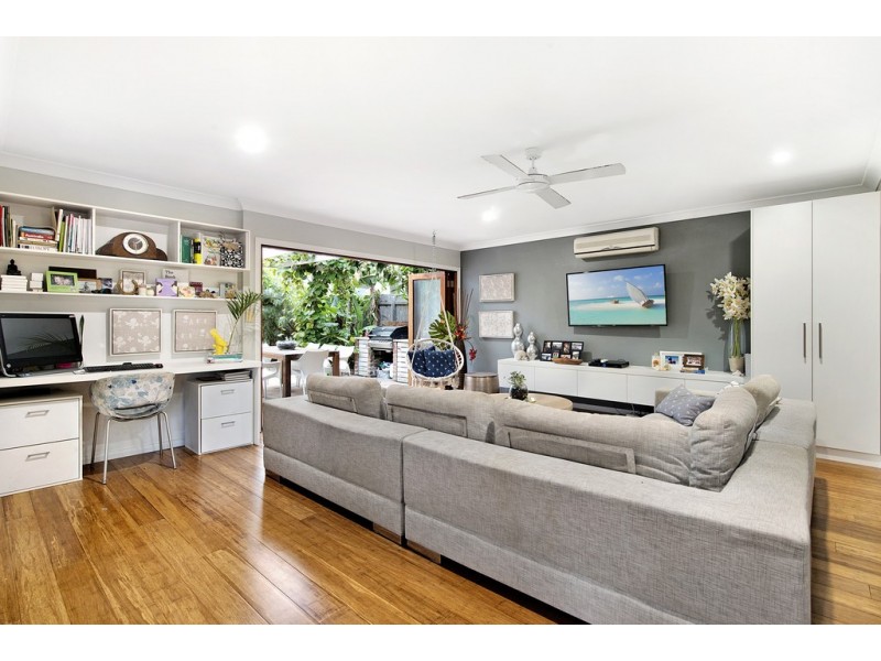 6 Karina Crescent, Broadbeach Waters QLD 4218