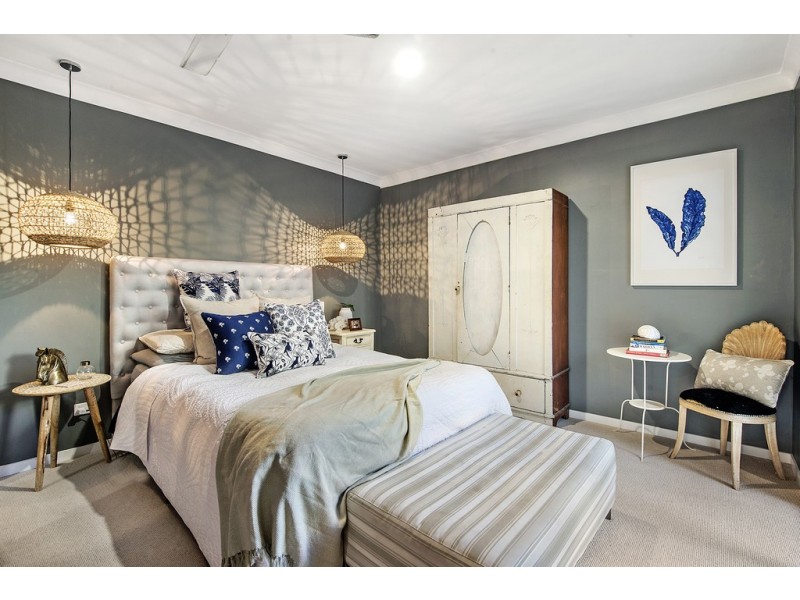 6 Karina Crescent, Broadbeach Waters QLD 4218