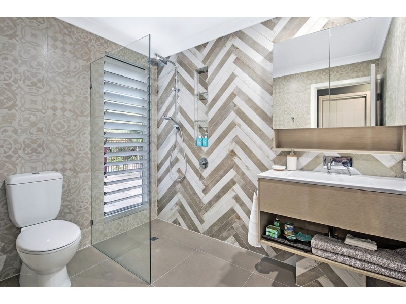 6 Karina Crescent, Broadbeach Waters QLD 4218