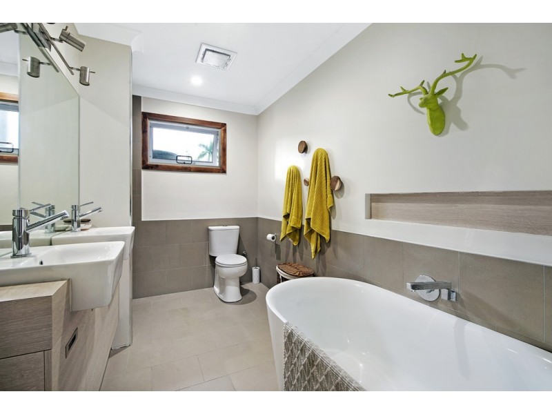 6 Karina Crescent, Broadbeach Waters QLD 4218