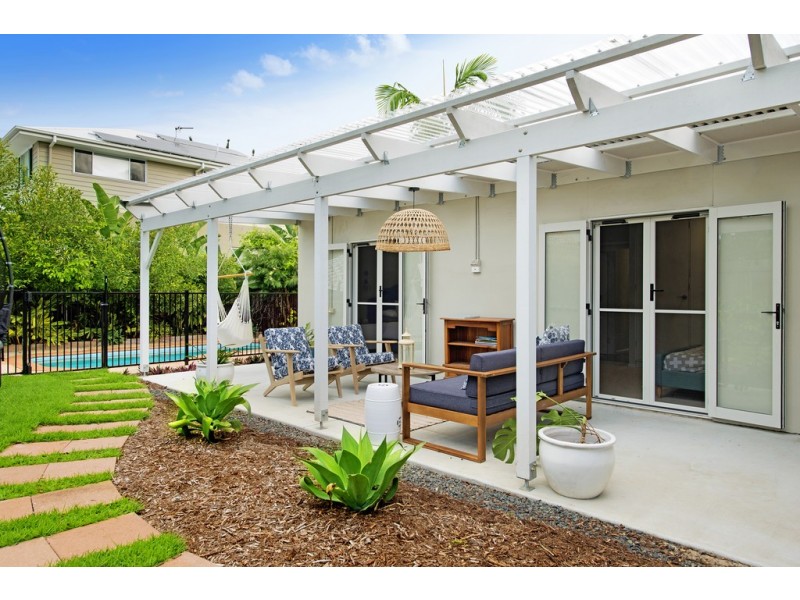 6 Karina Crescent, Broadbeach Waters QLD 4218