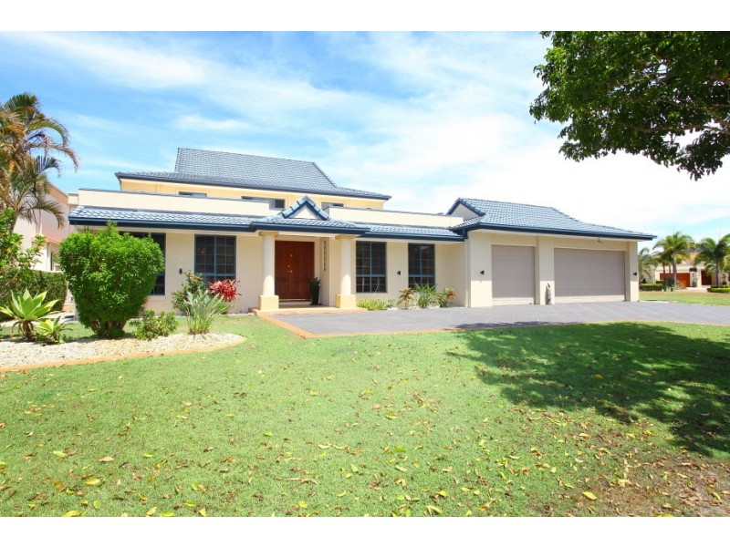 16 Istana View, Clear Island Waters QLD 4226