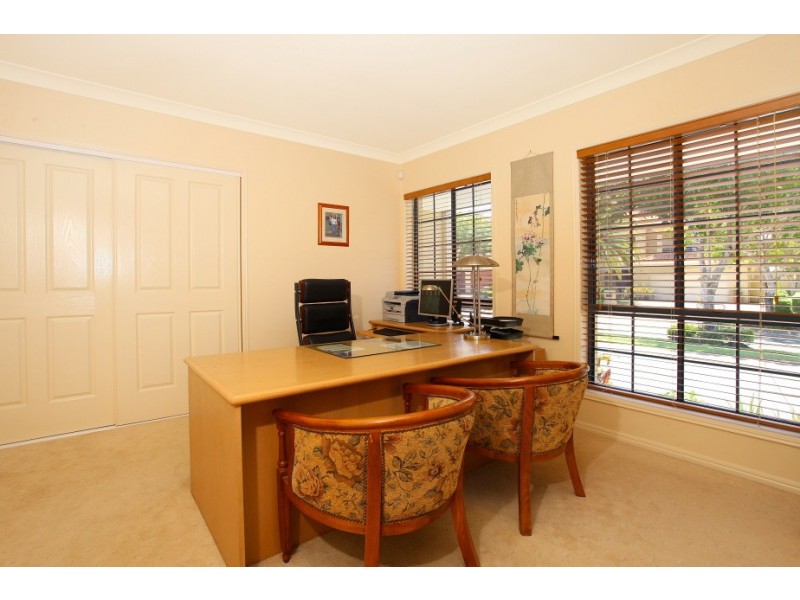 16 Istana View, Clear Island Waters QLD 4226