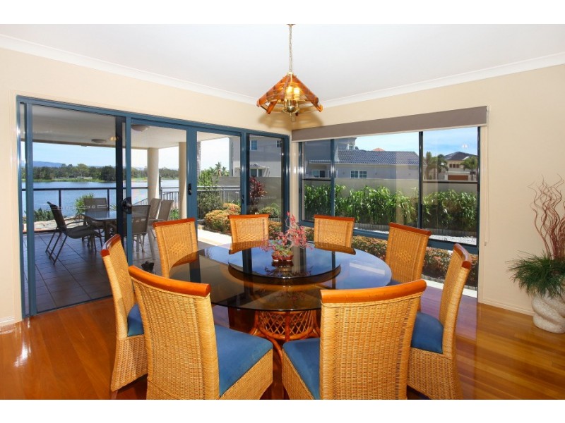 16 Istana View, Clear Island Waters QLD 4226