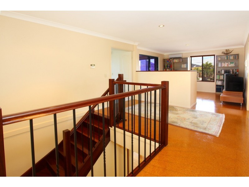 16 Istana View, Clear Island Waters QLD 4226