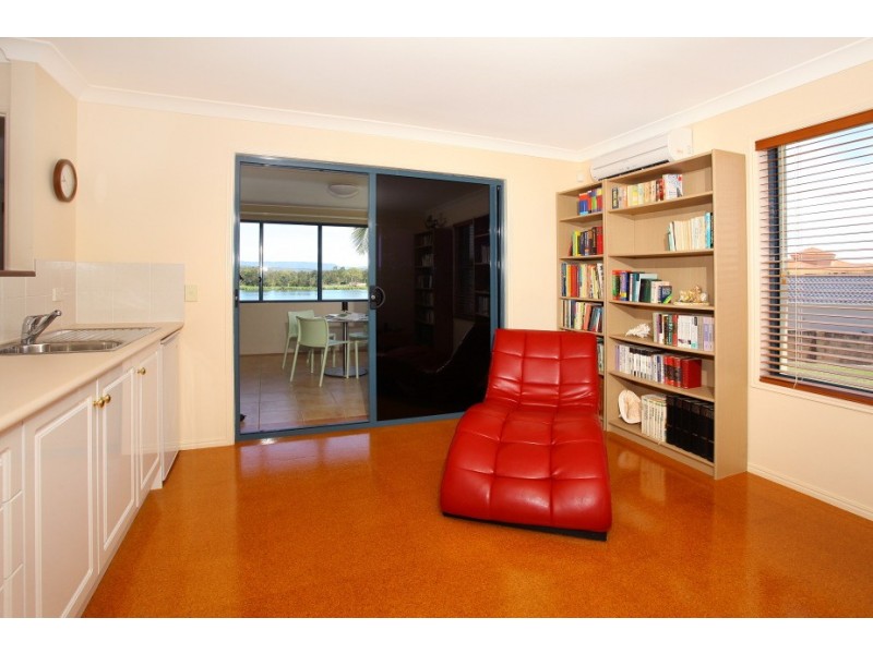 16 Istana View, Clear Island Waters QLD 4226