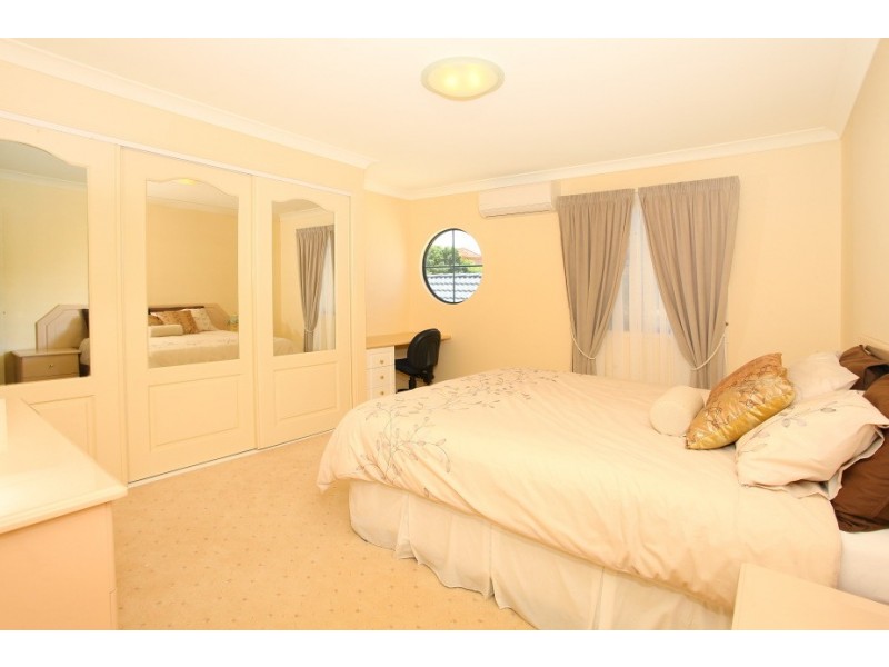 16 Istana View, Clear Island Waters QLD 4226