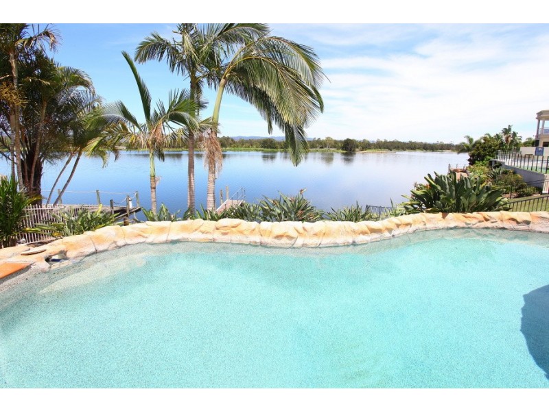 16 Istana View, Clear Island Waters QLD 4226