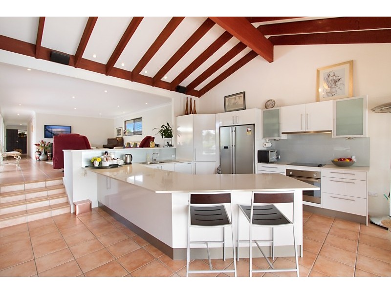 16 Claymore Crescent, Sorrento QLD 4217
