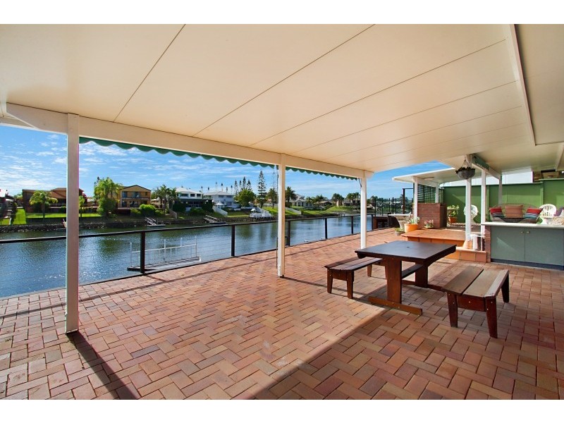 16 Claymore Crescent, Sorrento QLD 4217