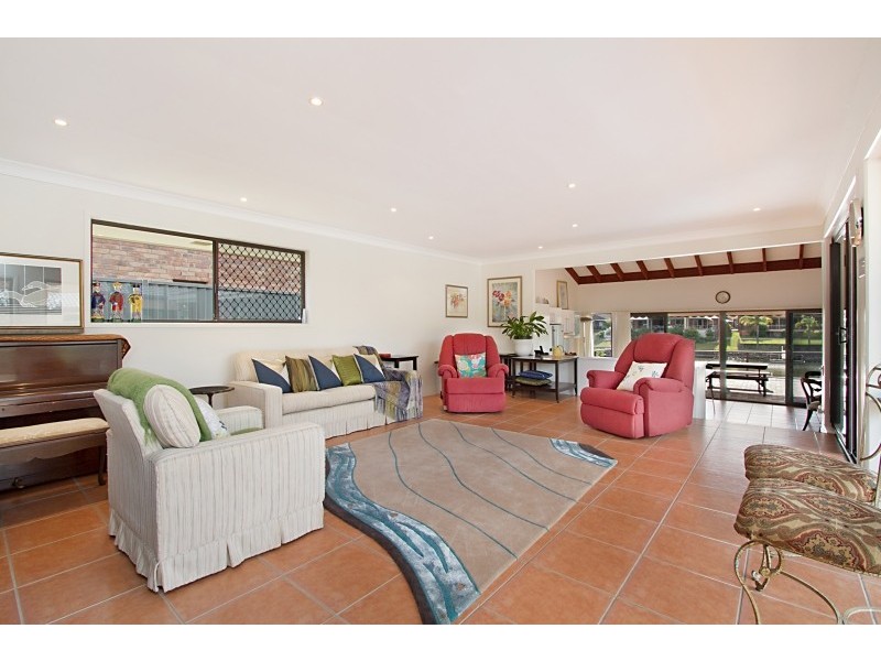 16 Claymore Crescent, Sorrento QLD 4217
