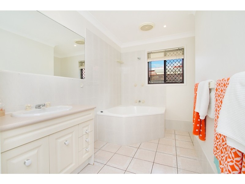 16 Claymore Crescent, Sorrento QLD 4217