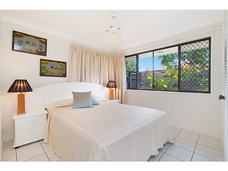 16 Claymore Crescent, Sorrento QLD 4217