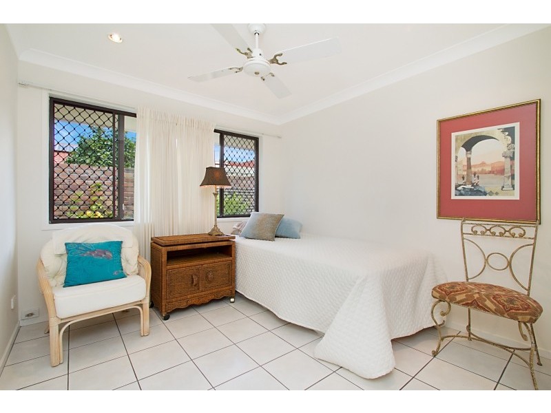 16 Claymore Crescent, Sorrento QLD 4217