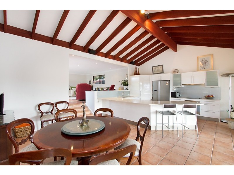 16 Claymore Crescent, Sorrento QLD 4217