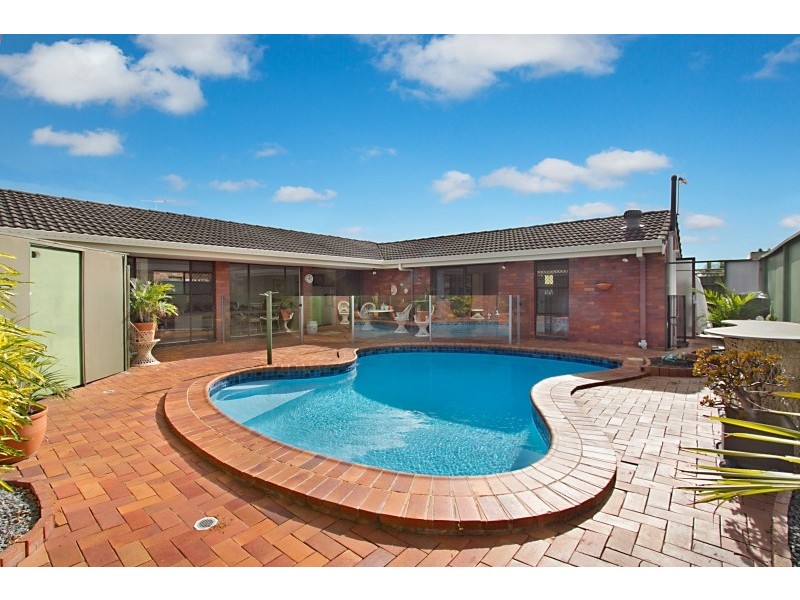 16 Claymore Crescent, Sorrento QLD 4217