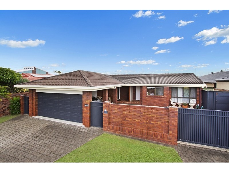 16 Claymore Crescent, Sorrento QLD 4217