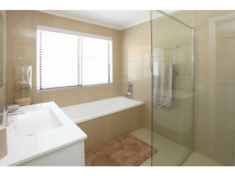 19 Mackay Close, Sorrento QLD 4217