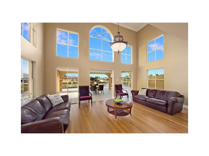 16 Saywell Street, Sorrento QLD 4217