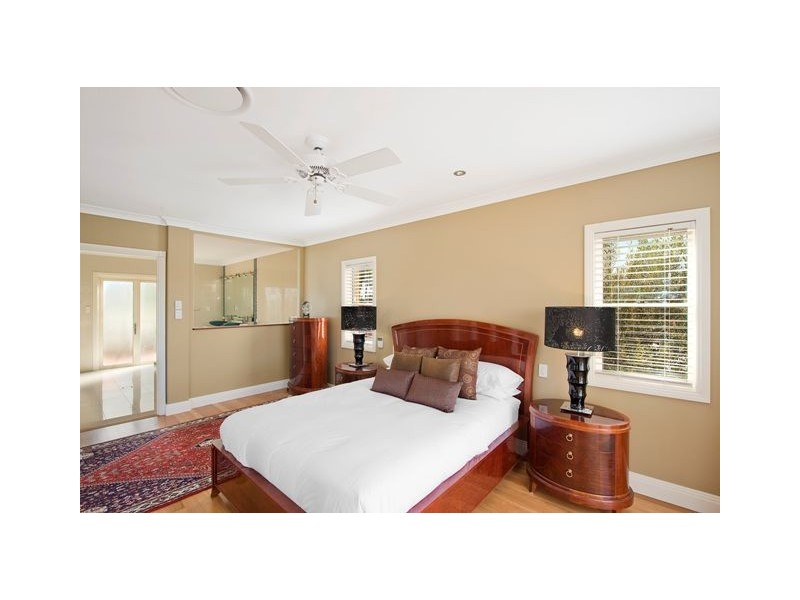 16 Saywell Street, Sorrento QLD 4217