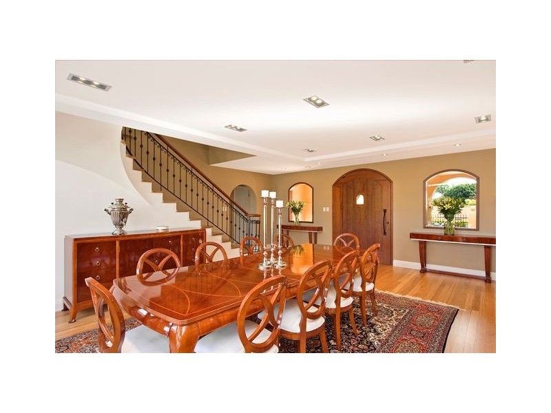 16 Saywell Street, Sorrento QLD 4217