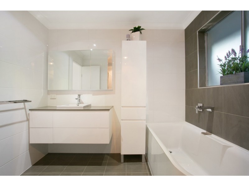 29 Rio Vista Boulevard, Broadbeach Waters QLD 4218