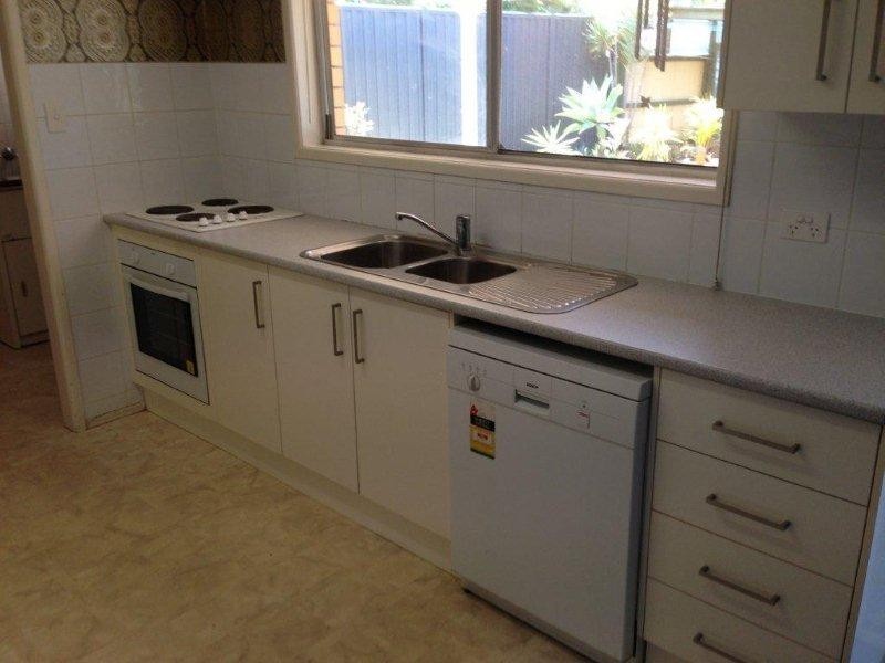 4 Summerland Key, Broadbeach Waters QLD 4218