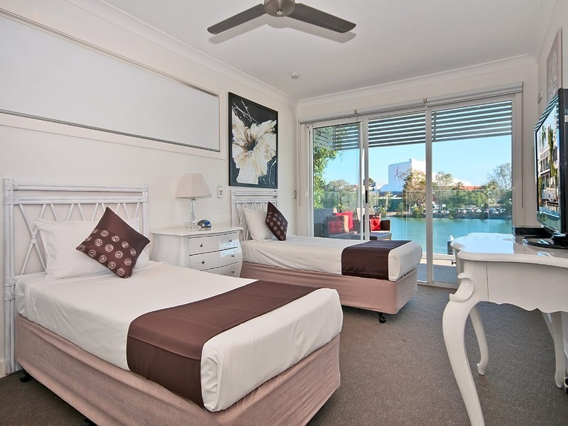 Chevron Island QLD 4217