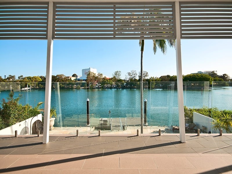 Chevron Island QLD 4217