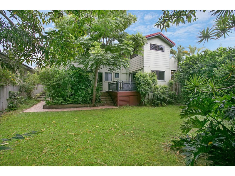 8 Raymond Avenue, Bundall QLD 4217