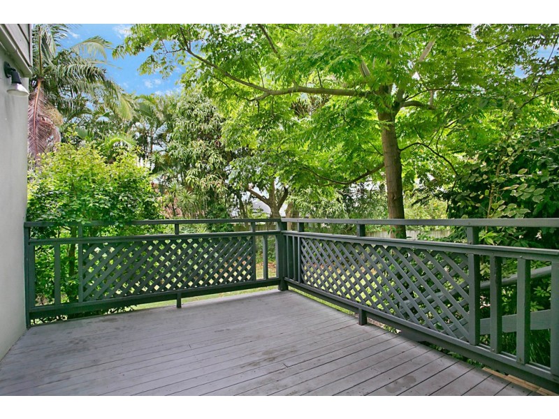 8 Raymond Avenue, Bundall QLD 4217