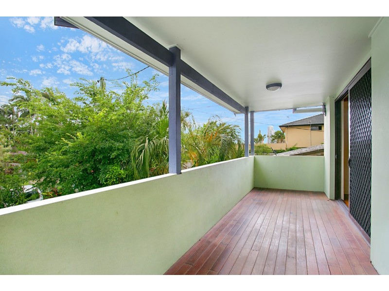 8 Raymond Avenue, Bundall QLD 4217