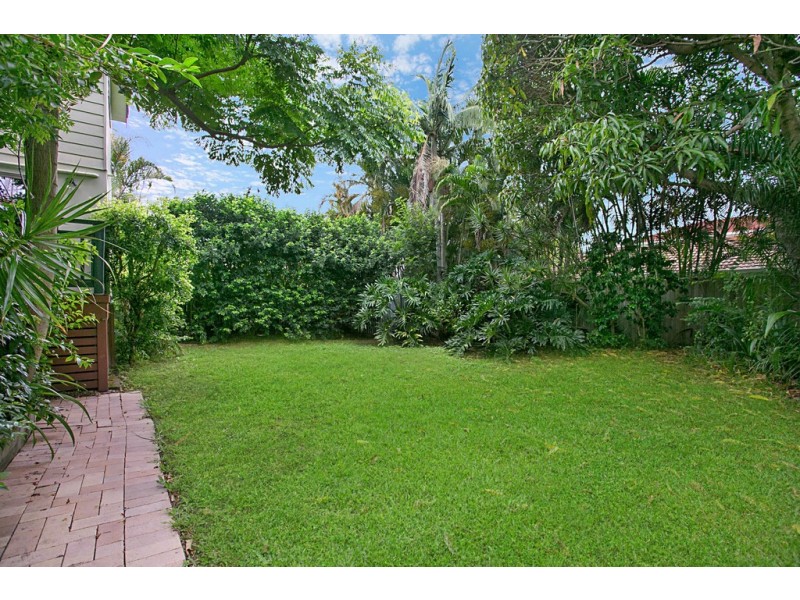 8 Raymond Avenue, Bundall QLD 4217